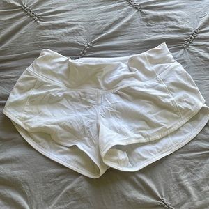 Lululemon size 2 white speed up shorts 2.5 inch